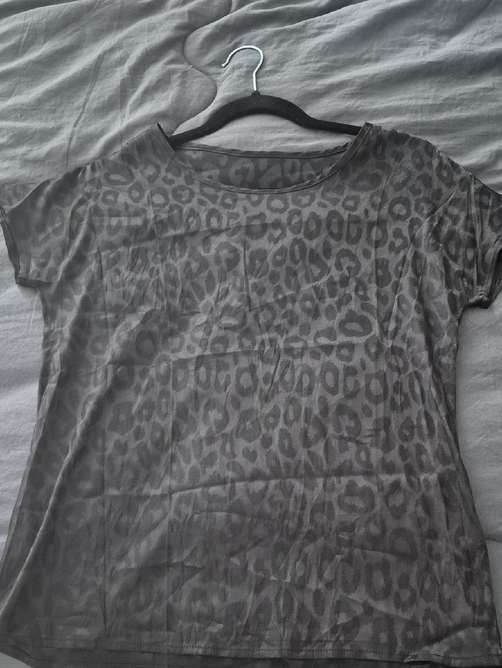 Women's Gray Leopard Print Short Sleeve Top
